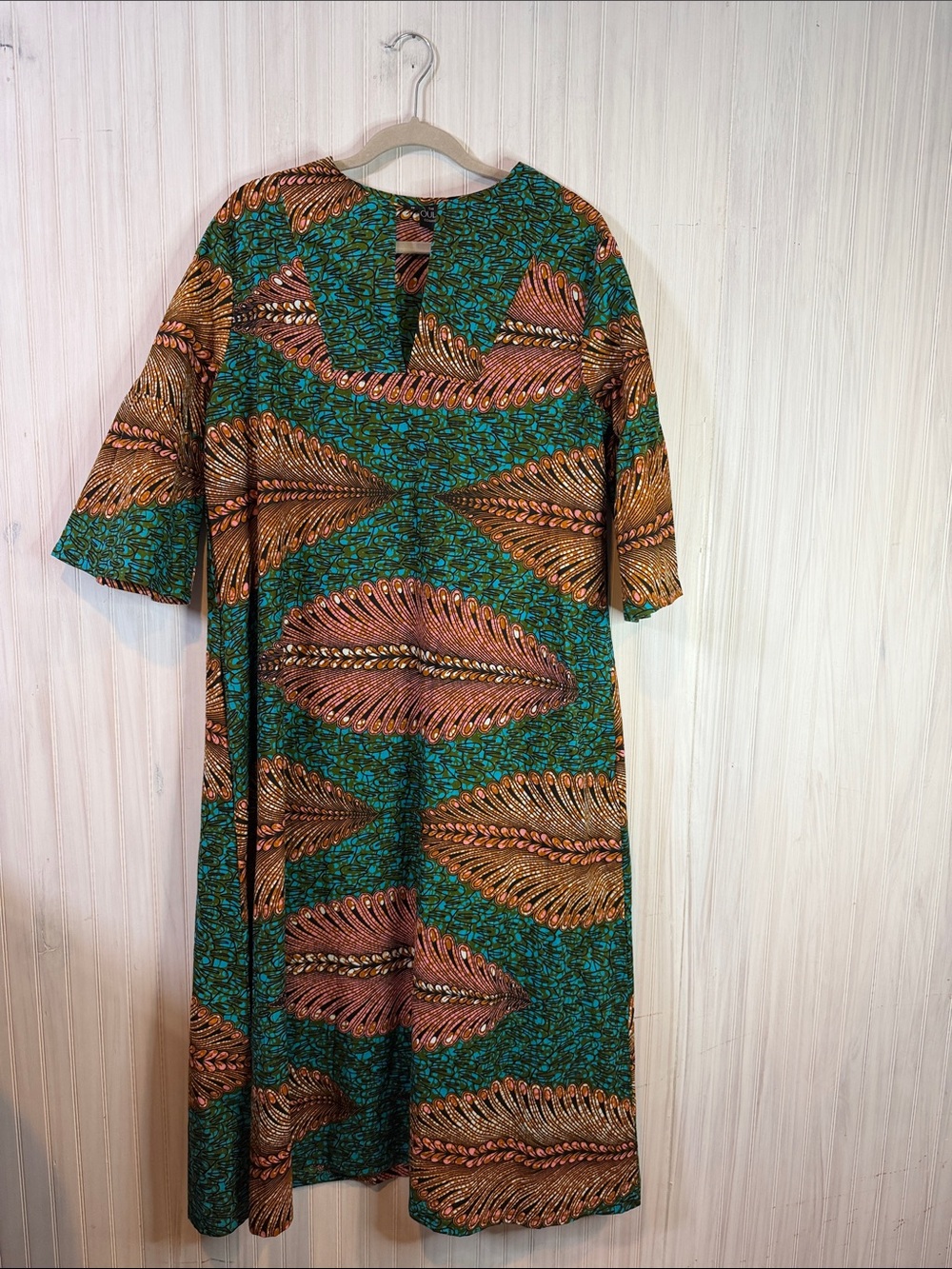 THE OULA COMPANY 3/4 BELL SLEEVE FEATHER MOTIF SMALL